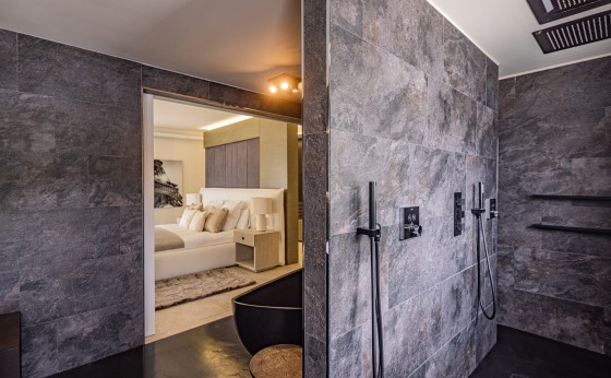 20250806155657000000_MasterBath1