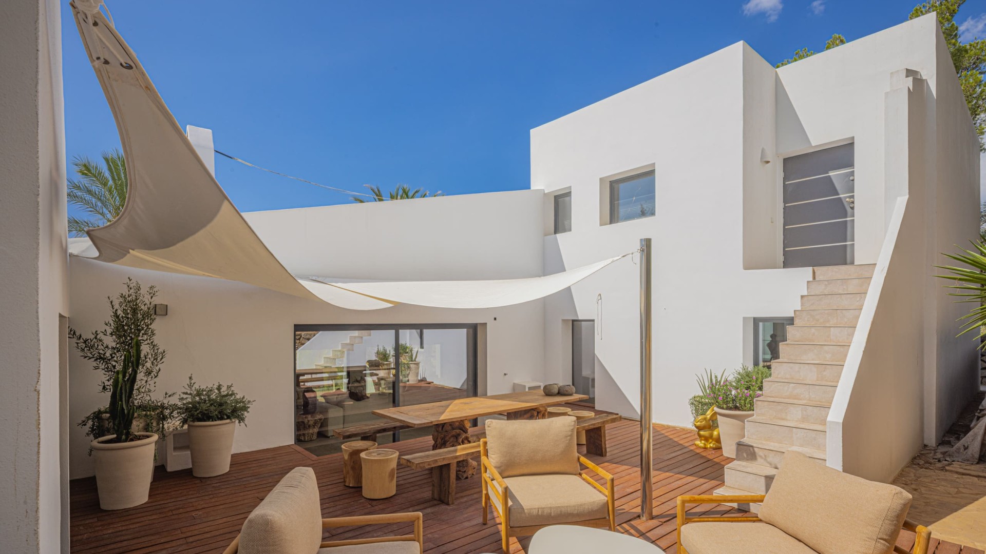 20250806155657000000_Courtyardwide4