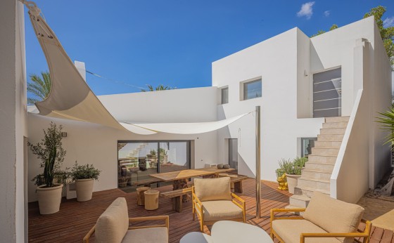 20250806155657000000_Courtyardwide4