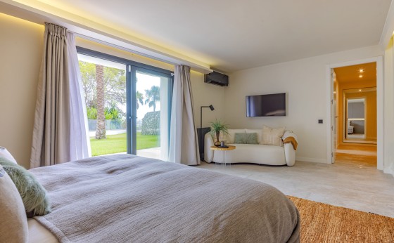 20250806155819000000_Gustrooms3