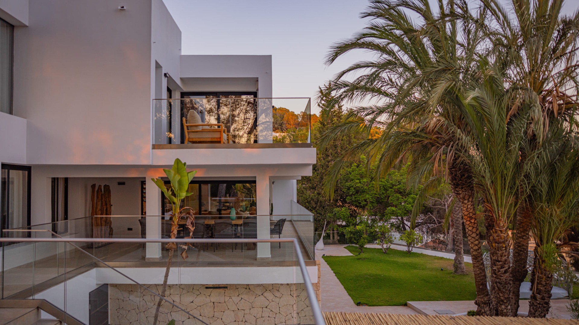 20250806155438000000_VillaMoods4