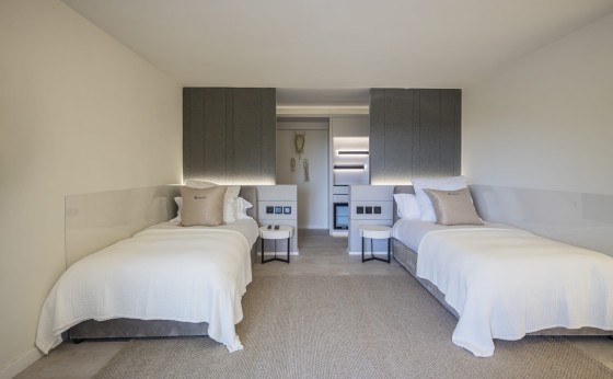 20250806155819000000_Gustrooms8