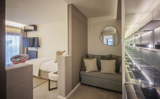 20250806155818000000_Gustrooms10