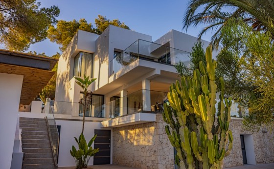 20250806155437000000_VillaMoods1