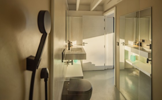 20250806155935000000_BungalowBathSunset1