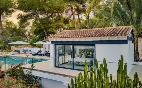 20250806155935000000_BungalowOutside2