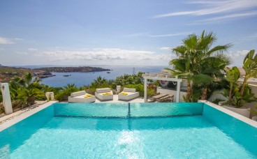 Infinity-Pool der Villa View mit Blick auf das Mittelmeer bei Sonnenuntergang