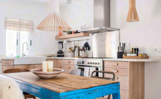 Cocina de diseño moderno con comedor