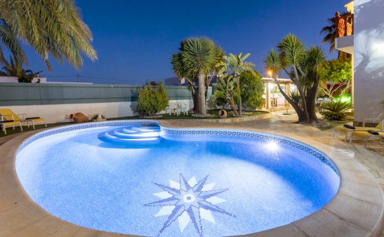 VILLA300519157