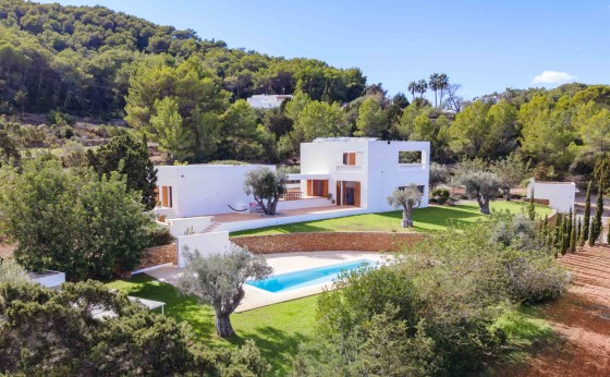 Außenansicht der Villa Landscape mit Natur – Eivillas