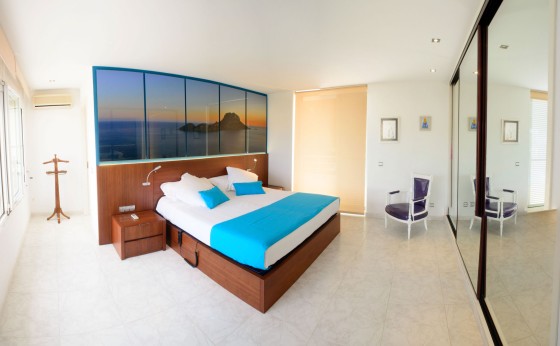 Chambre confortable à la Villa Melody avec tons doux – Eivillas