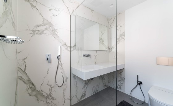 room C-bathroom DSC04634