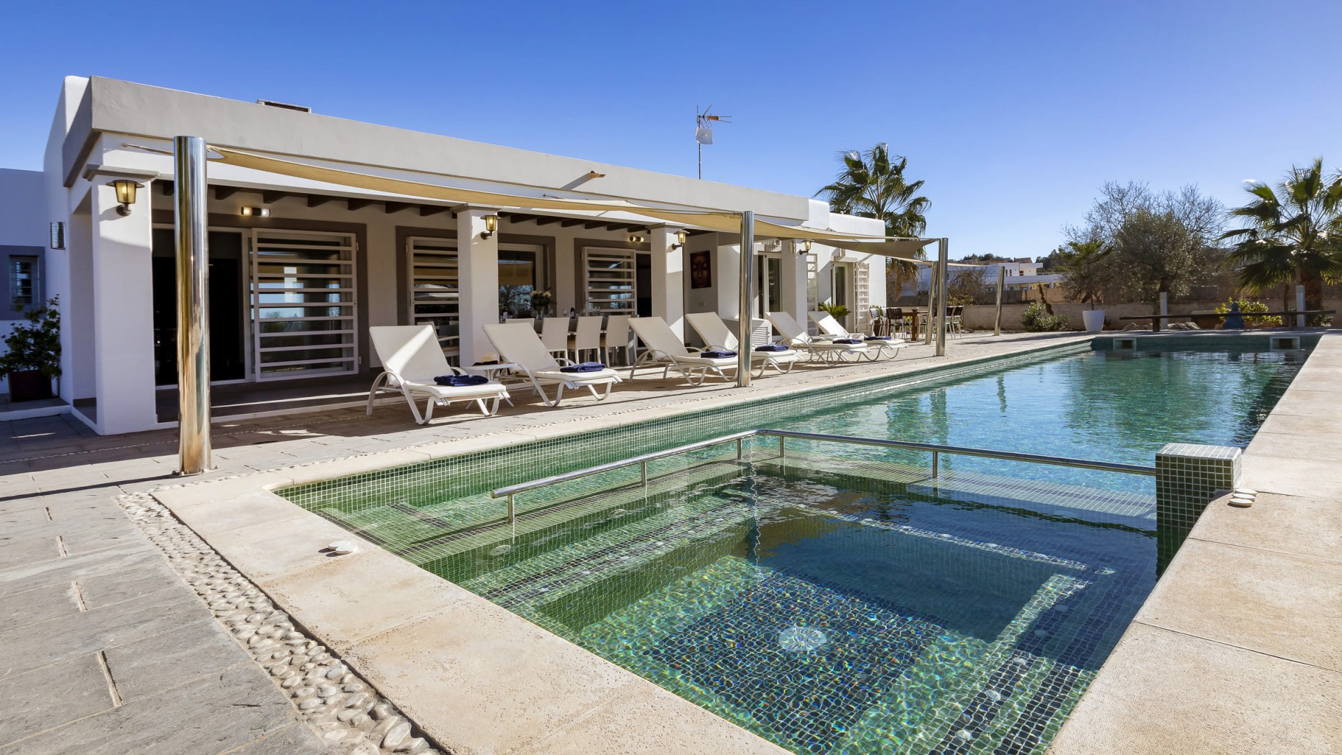 VILLA211223070