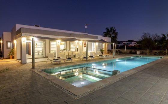 VILLA211223234