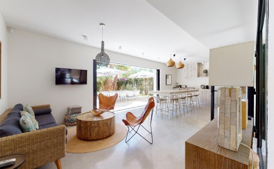 Living room at Villa Higueras with modern decor – Eivillas