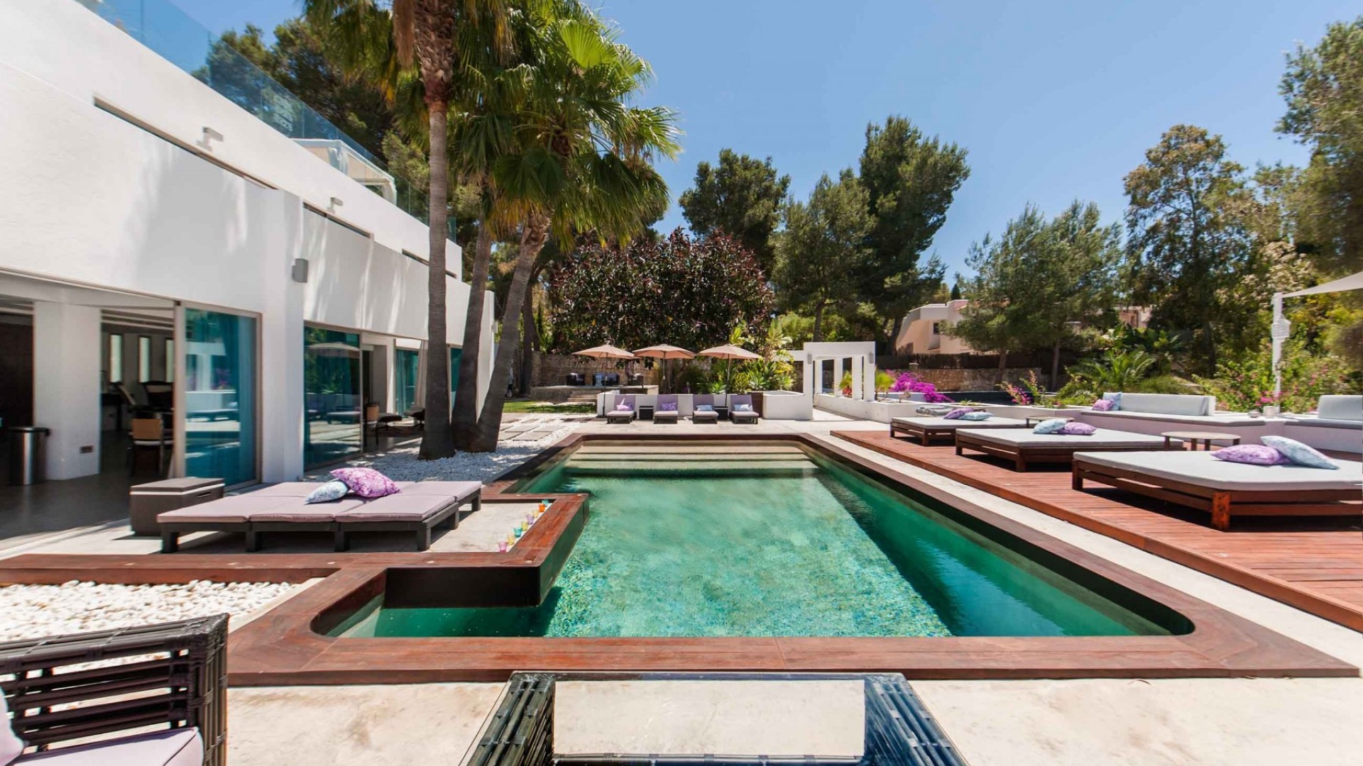 Einer der privaten Pools in der Villa Luisa – Eivillas