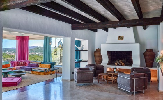 Can-Geco-24-Ibiza-2024-Villafireplace_livingroom