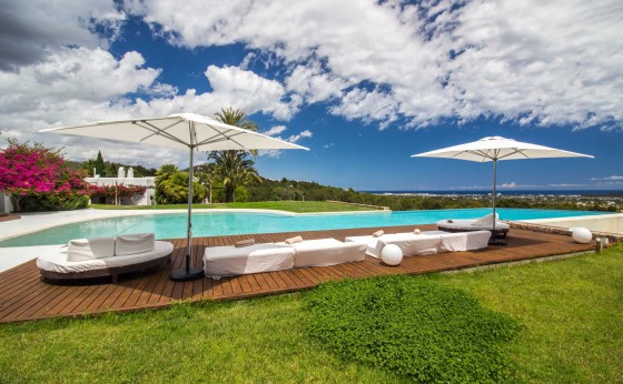 Luxury infinity pool at Villa Star overlooking the sea