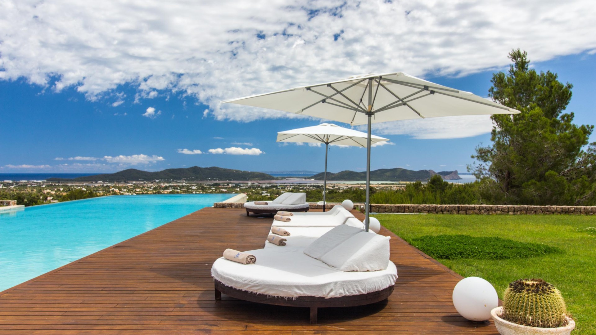 Shaded chill-out lounge in the garden of Villa Star