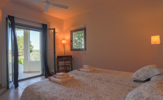 AN_leftbedroomopenwindoworangejpg
