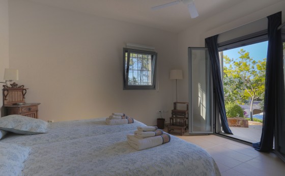 AN_rightbedroomopenwindow