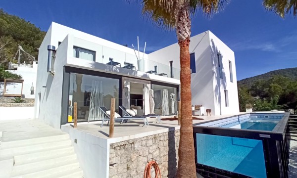 Villa Mons