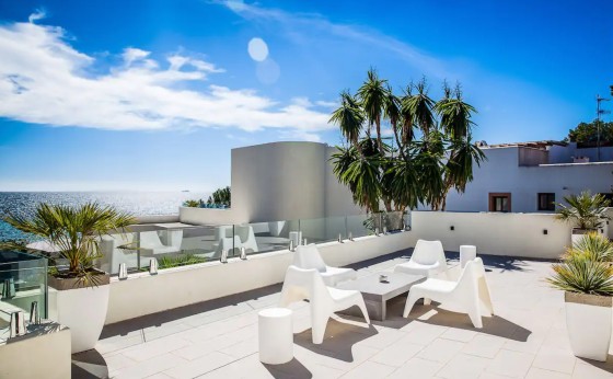 Terraza con vistas al mar y zona chill-out