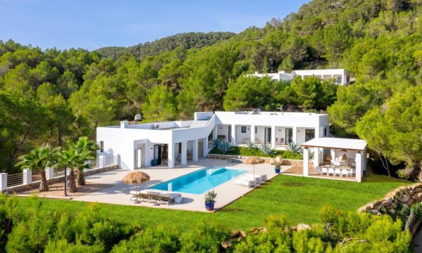 Villa Lazaro